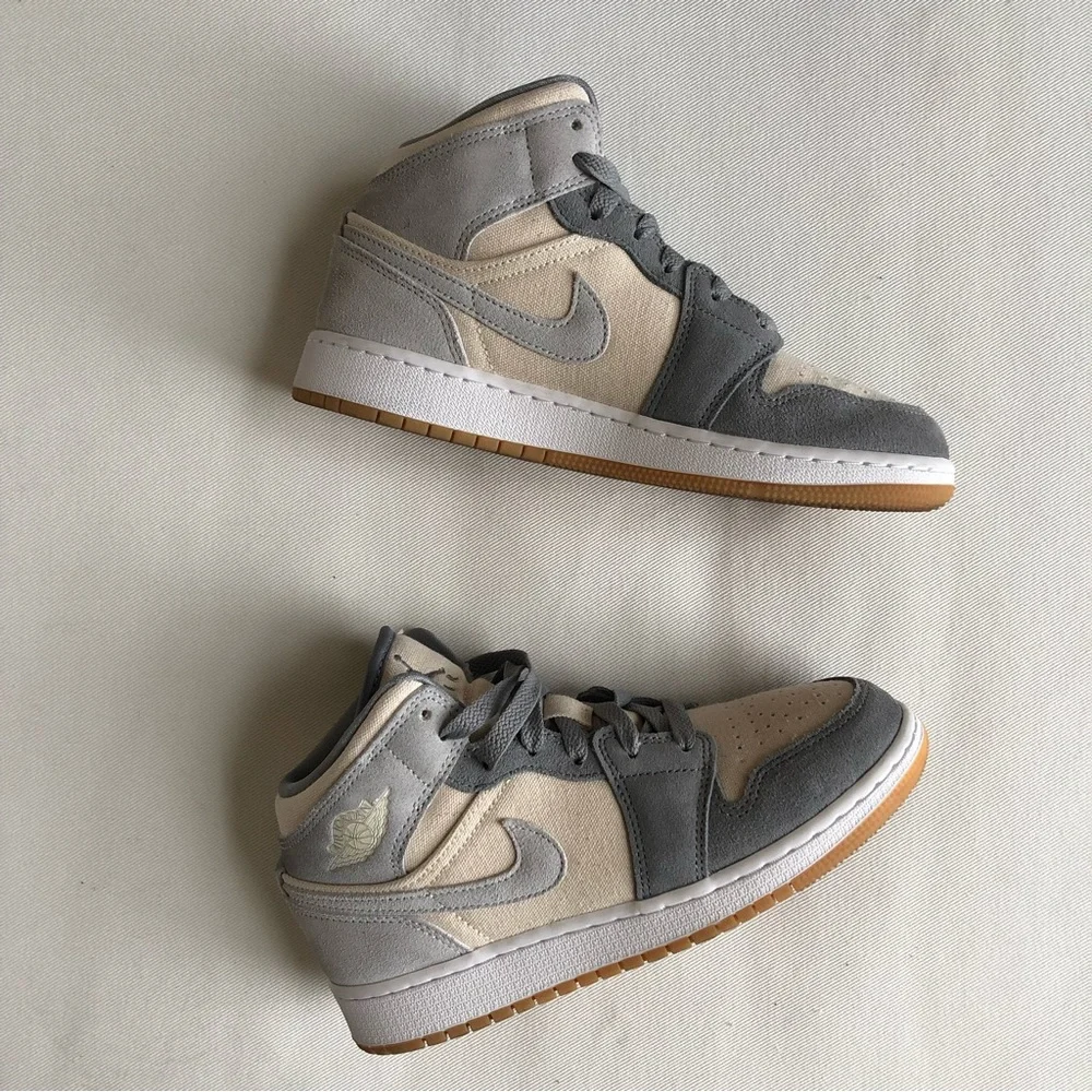 Nike Air Jordan 1 Mid Coconut Milk / Particle Grey Size 4